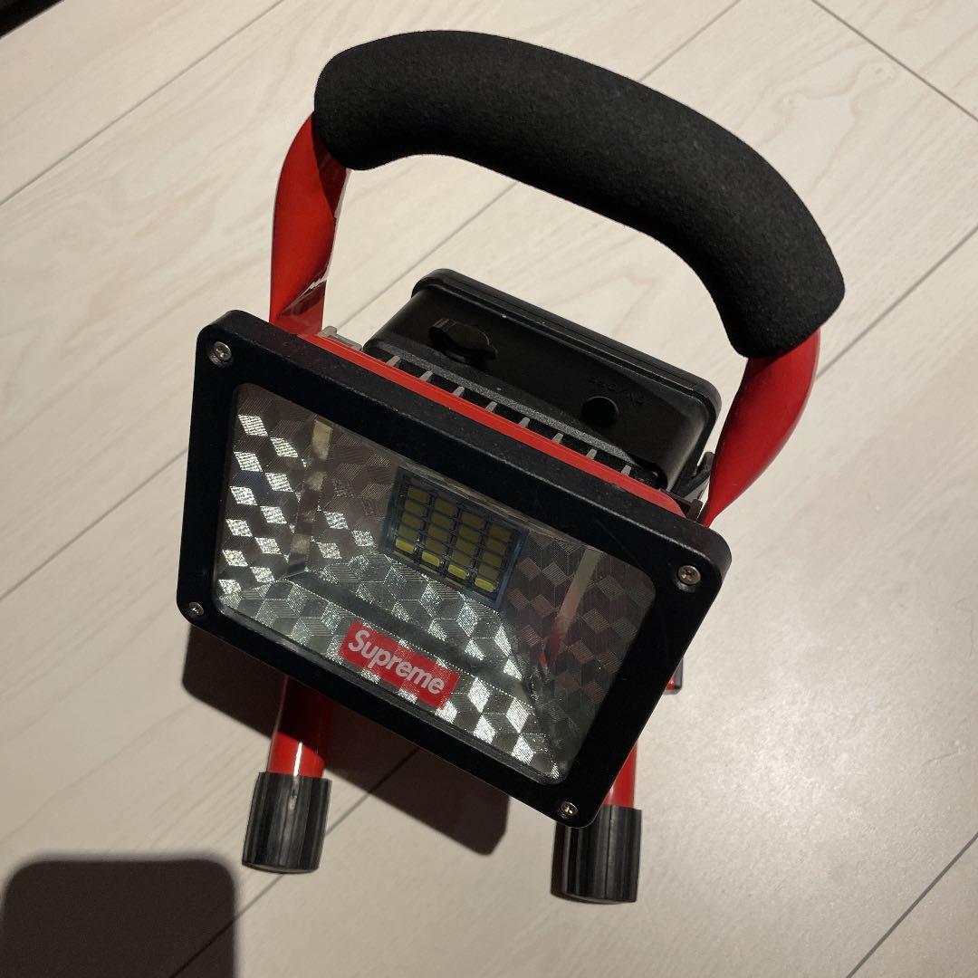 シュプリーム　スタンドライト　Cordless Floodlight Red