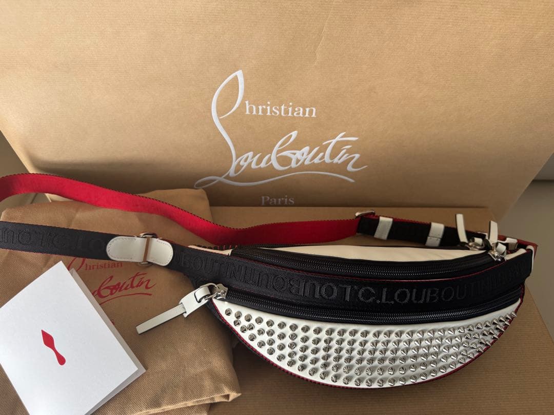 期間限定価格!!【美品】Christian Louboutin ボディバッグ