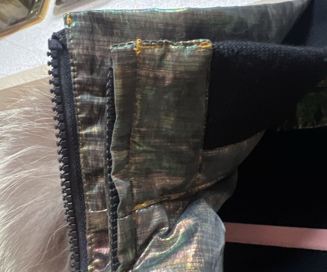 roen ロエン　メタリック　ノースリーブパーカー　ファー付き　ジャケット