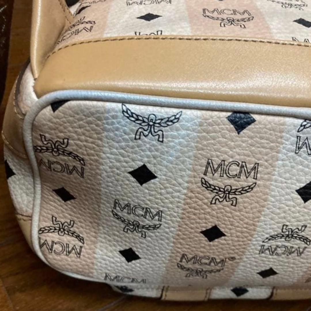 MCM ハート型 スタッズ付きリュック ベージュ