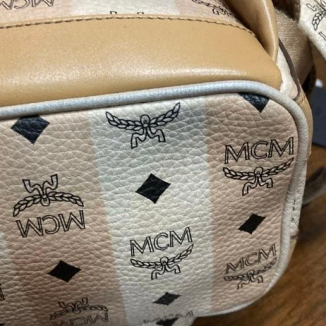MCM ハート型 スタッズ付きリュック ベージュ