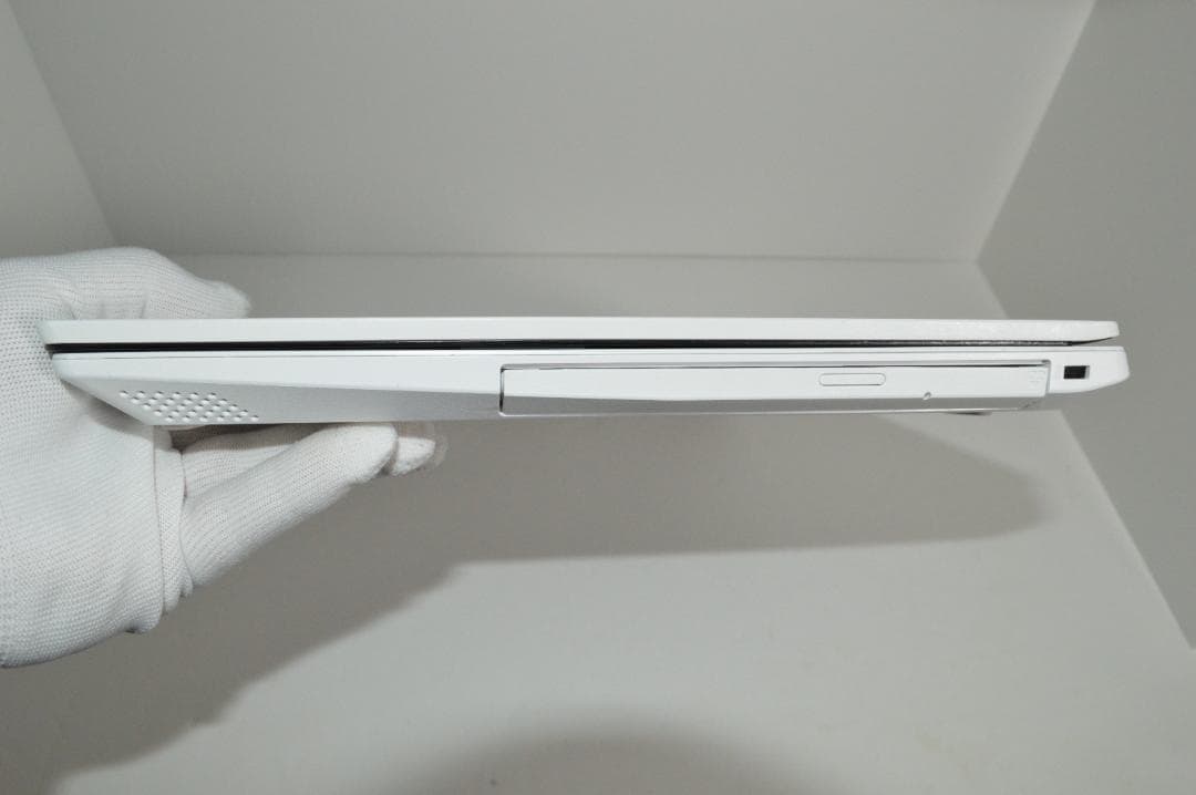 【美品】ホワイトLAVIE第8世代Corei7/20G/新品SSD1TB