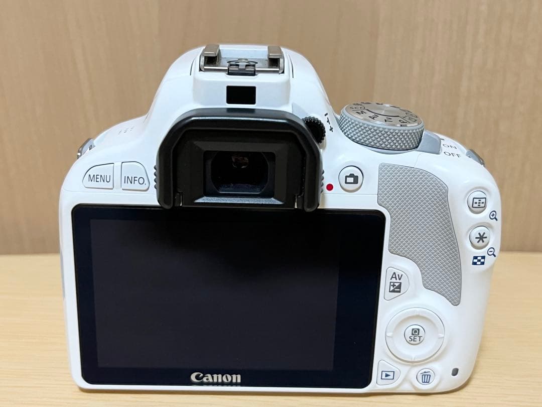 Canon EOS Kiss X7 限定ホワイト(レンズ付)