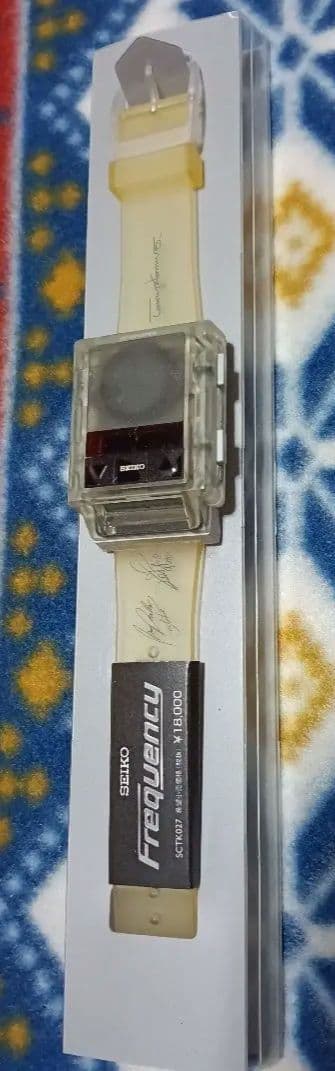 SEIKO Frequency 限定 【 globe 】 デジタル腕時計 クリア