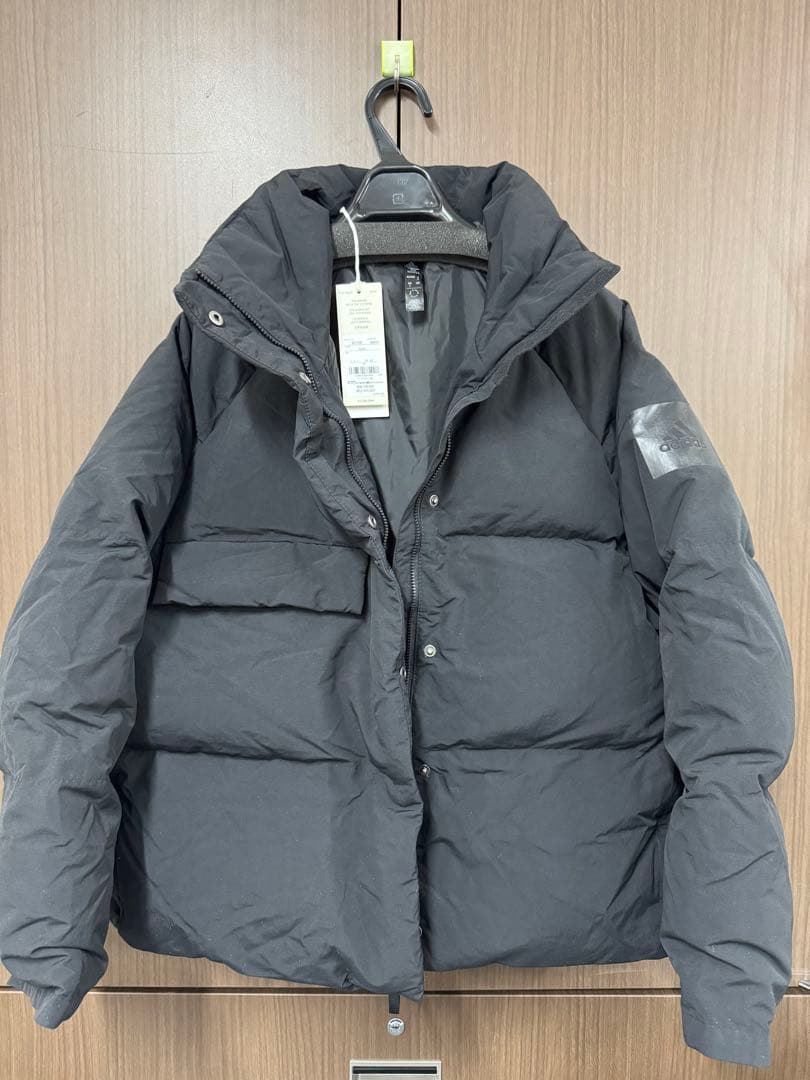 adidas ブラック ダウンジャケット タグ付き