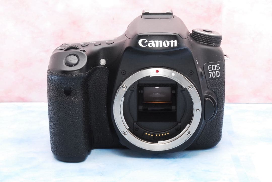 Canon EOS 70D☆手ぶれ補正Wレンズ☆一眼レフカメラ☆Wi-Fi
