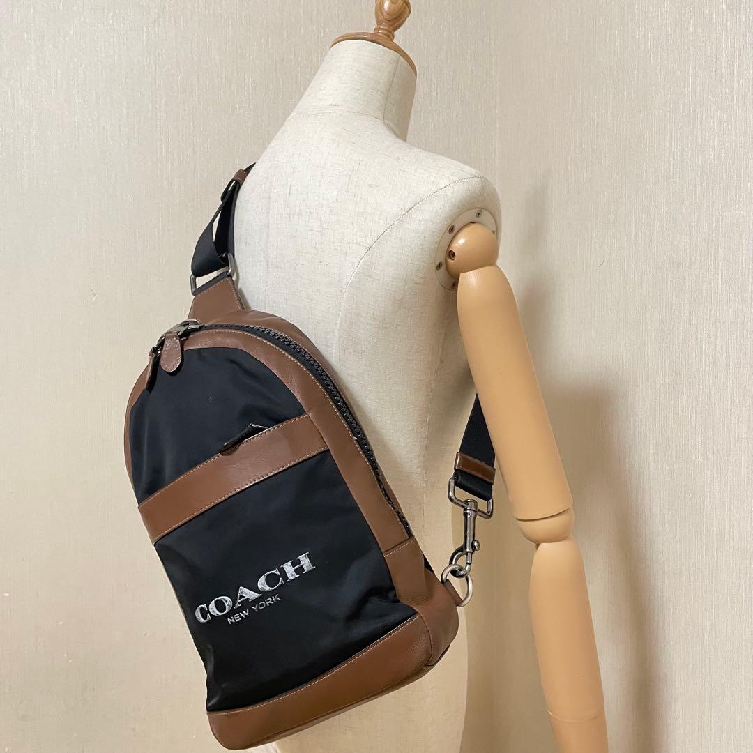 コーチ チャールズスリングバッグ ボディバッグ ブラック F59320