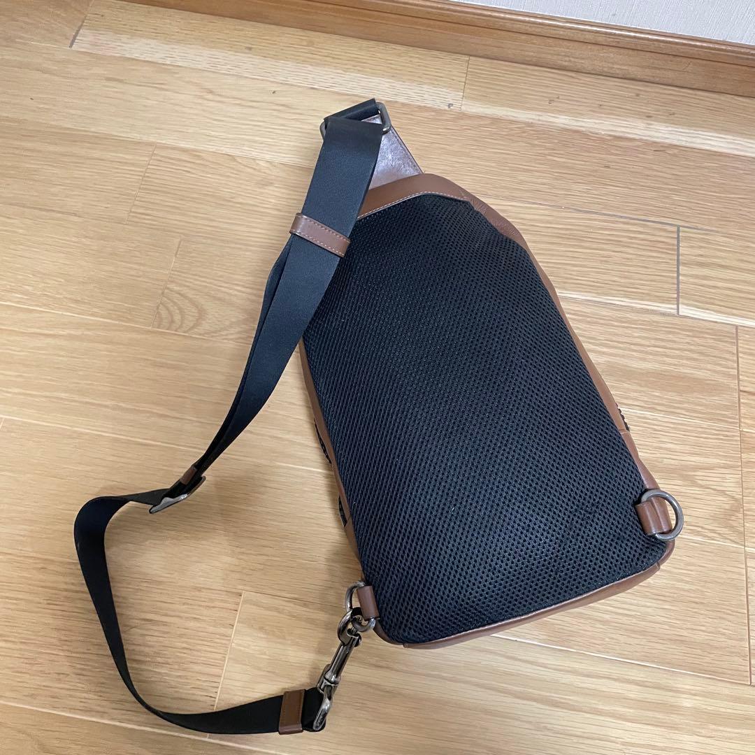 コーチ チャールズスリングバッグ ボディバッグ ブラック F59320