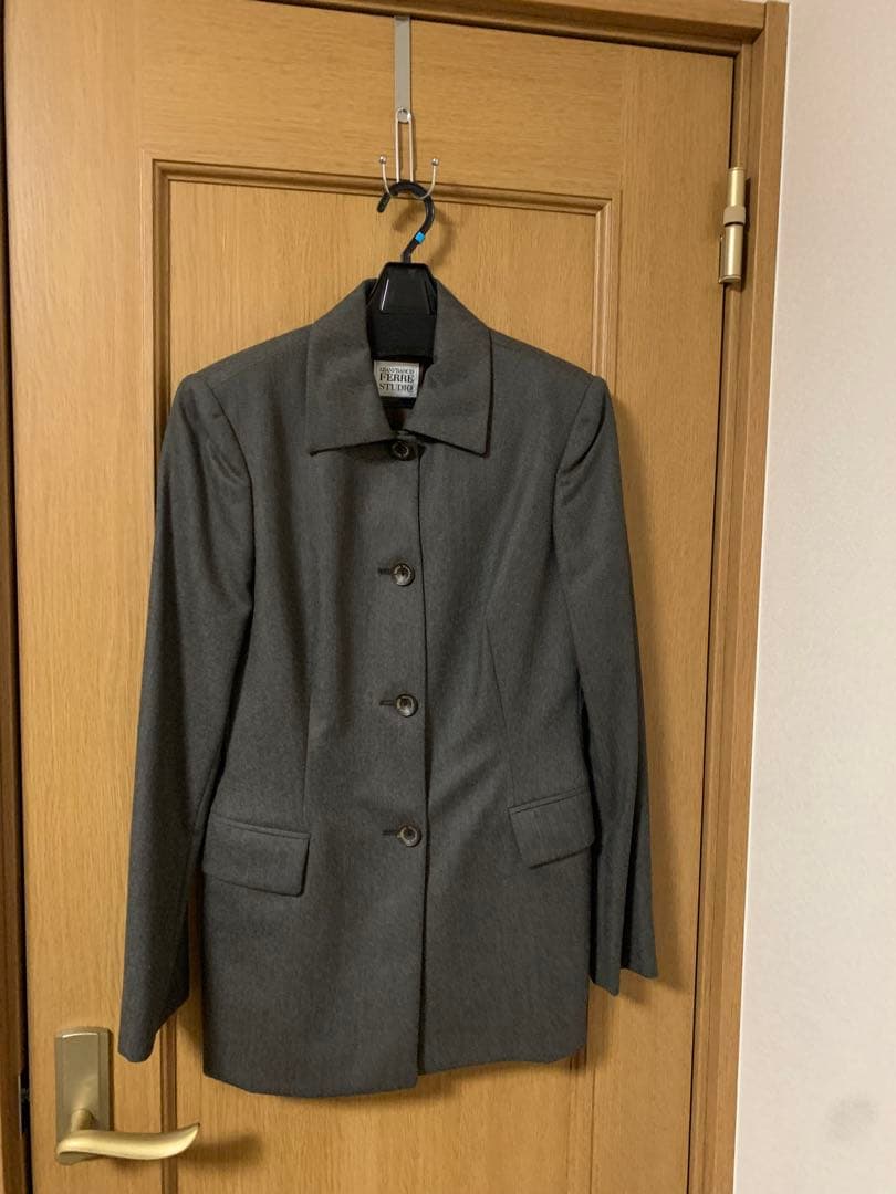 ジャンフランコフェレストゥーディオ　パンツスーツ　グレイッシュブラウン