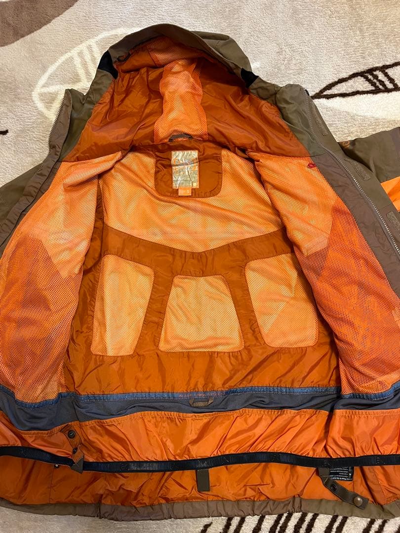 e*W様 バートン ak ゴアテックス スノボウェア ジャケット S