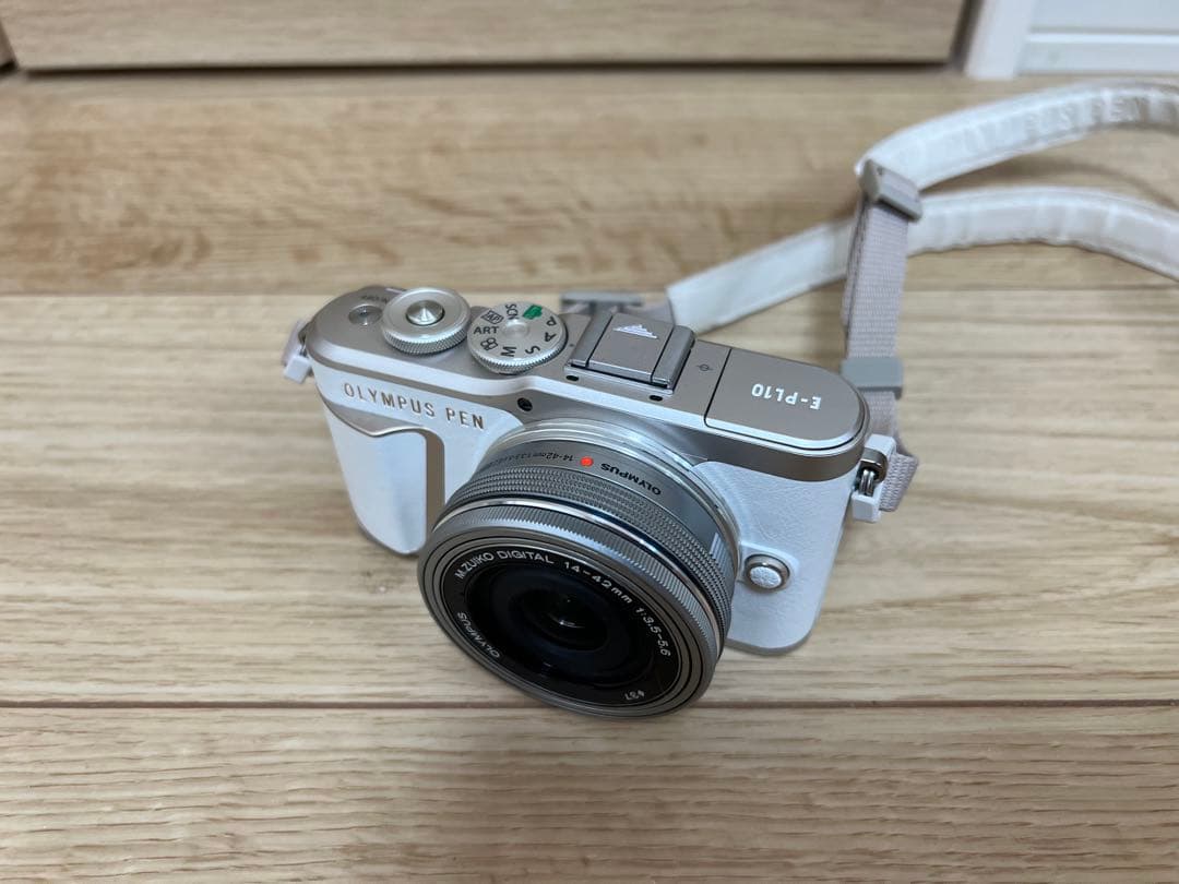 【 美品 】OLYMPUS PEN E-PL10 ホワイト ダブルズームキット