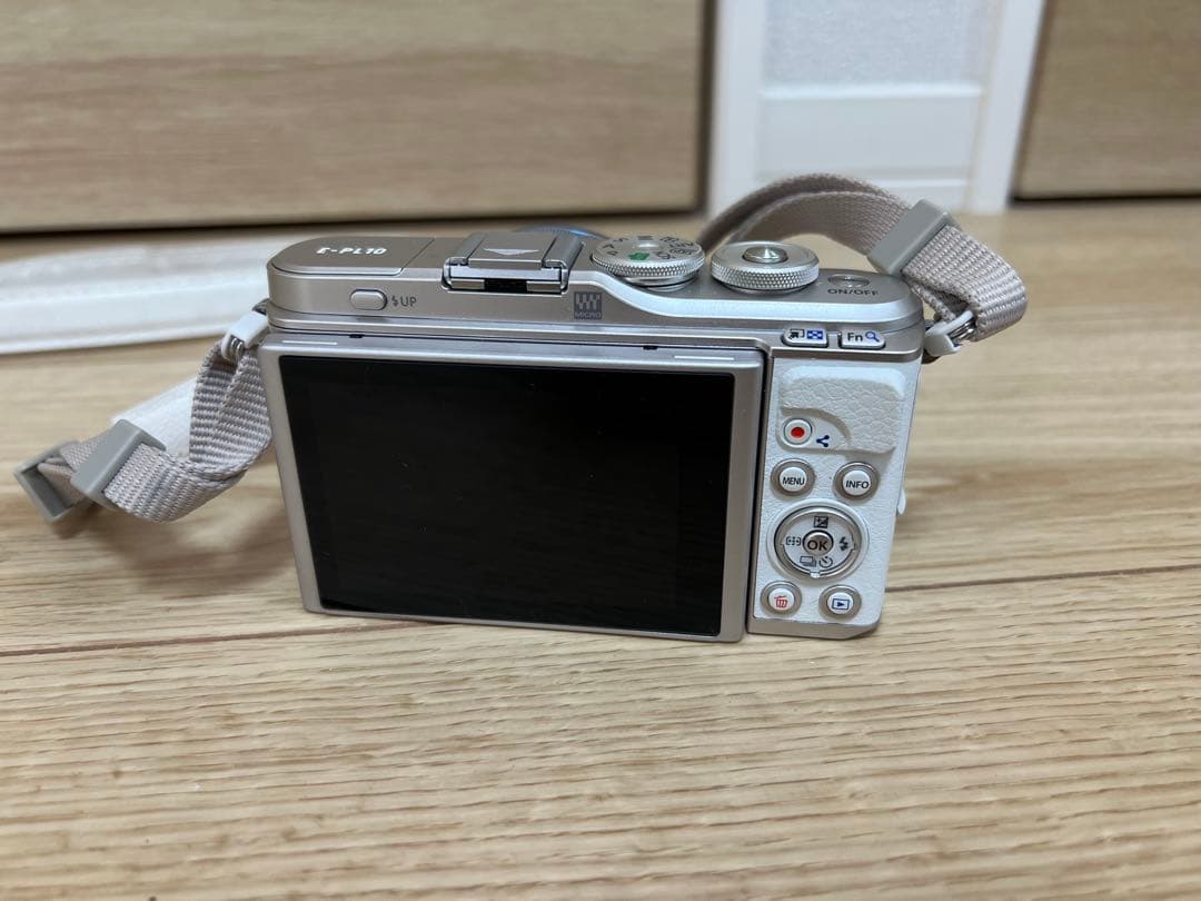 【 美品 】OLYMPUS PEN E-PL10 ホワイト ダブルズームキット