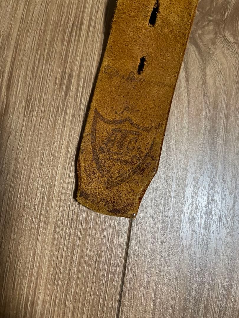 HTC レザーベルト フラワースタッズ 32インチ