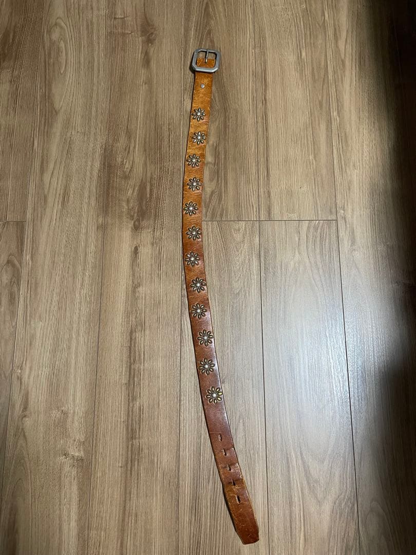 HTC レザーベルト フラワースタッズ 32インチ