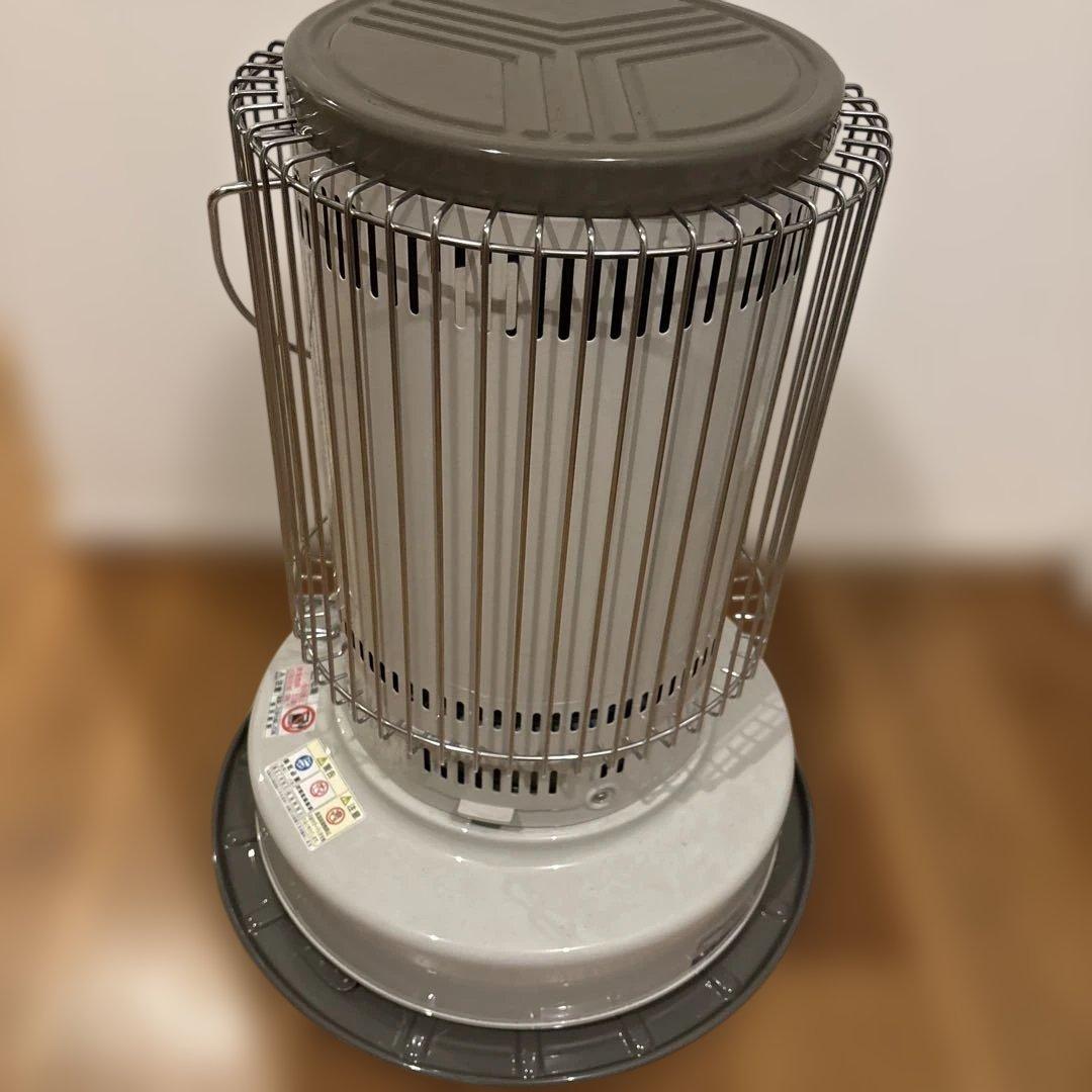 <お値下げ>トヨトミ KS-67H石油ストーブ ホワイト 五徳、網セット