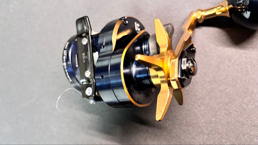 ダイワ ソルティガIC [300] 右巻き ジギング ベイトリール【美品】