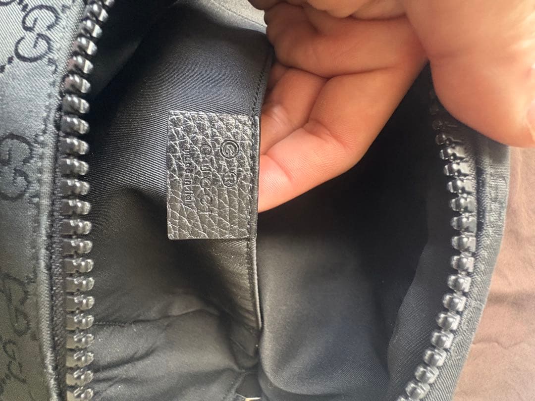 GUCCI グッチ　GG キャンバス　スリングバッグ　ボディバッグ　ブラック　黒