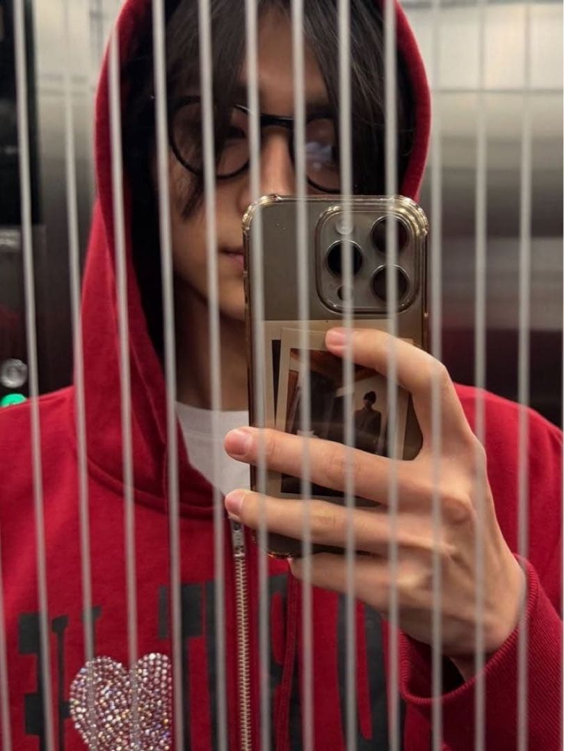 a サンウォン着用 xenoreport パーカー