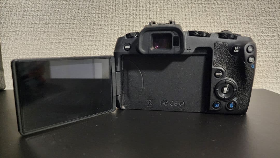 Canon EOS RP本体と付属品