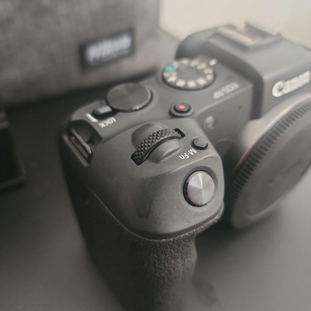 Canon EOS RP本体と付属品