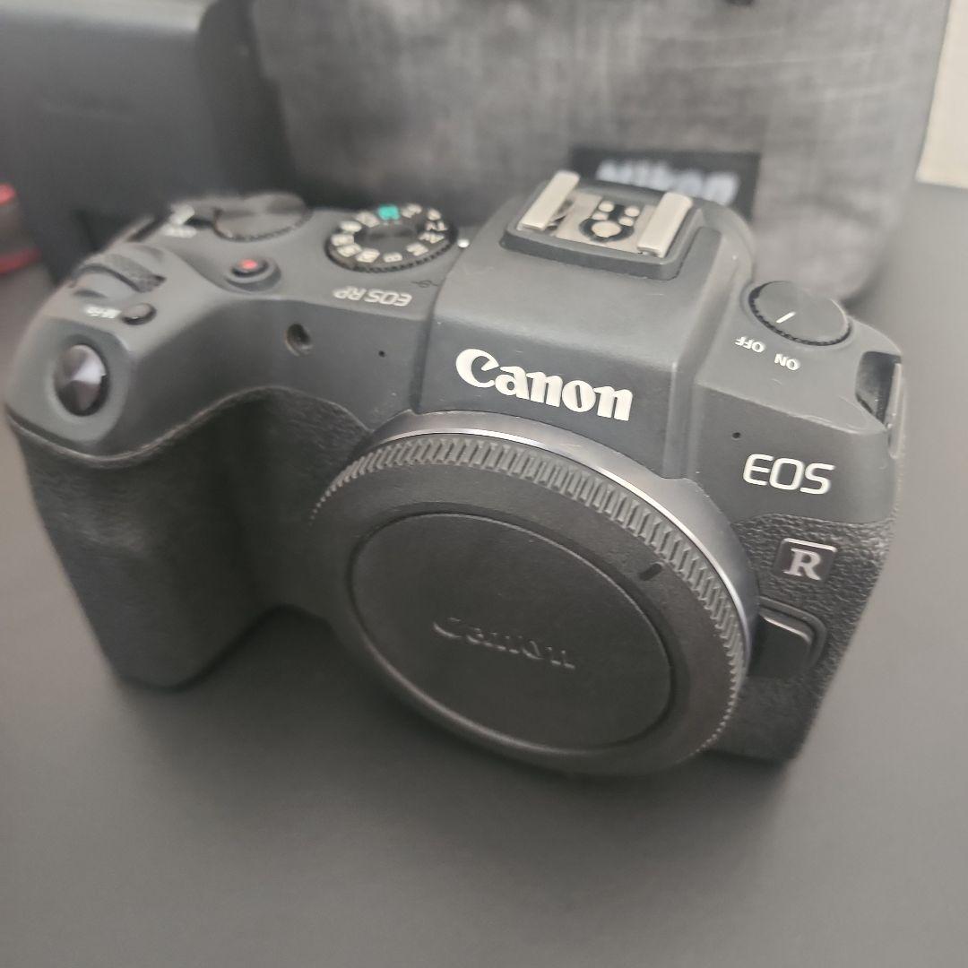 Canon EOS RP本体と付属品
