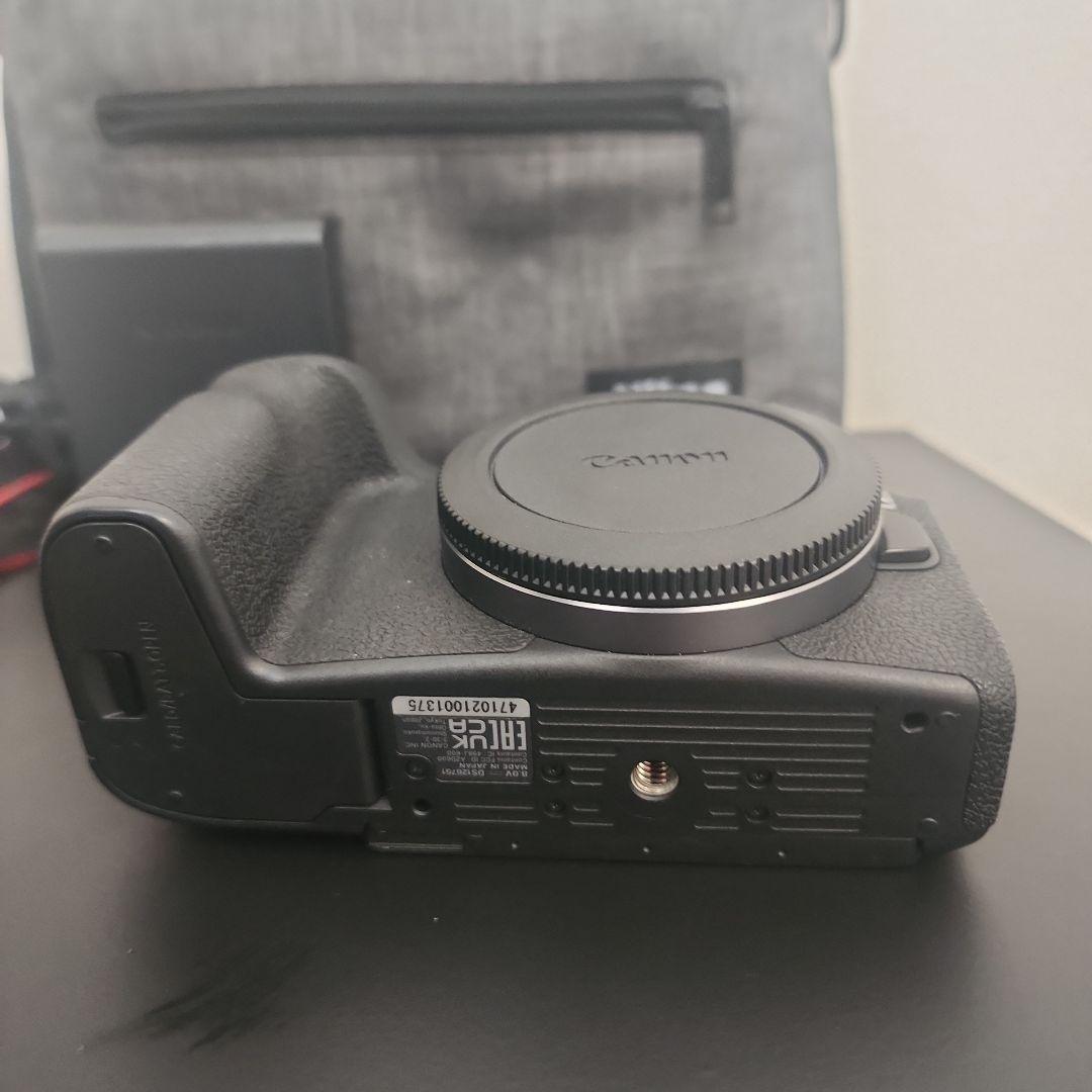Canon EOS RP本体と付属品