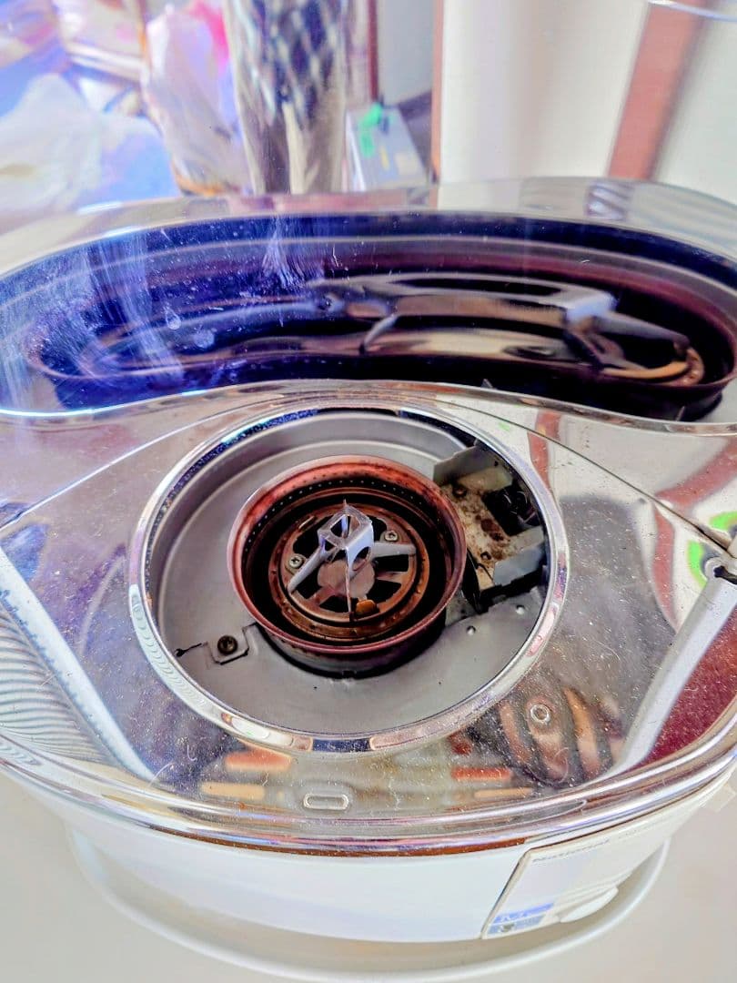 オシャレな取っ手付き石油ストーブ綺麗です。