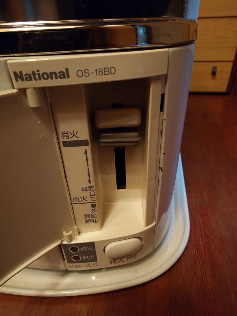 オシャレな取っ手付き石油ストーブ綺麗です。