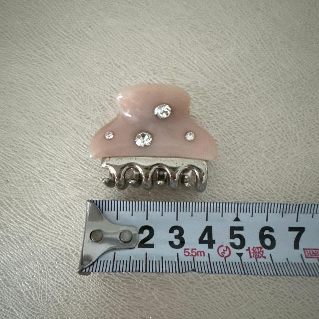 acca ピンクベージュ ストーン付きヘアクリップ