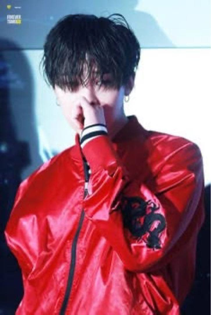 ジヨン スカジャン 韓国 g-dragon bigbang Tシャツ パーカー