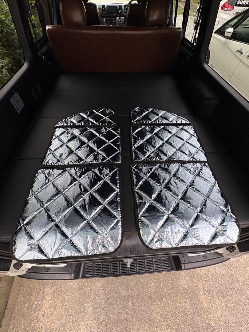 ハイエースバン　Aizu　アイズ　マルチシェード【セカンド左右：3分割】