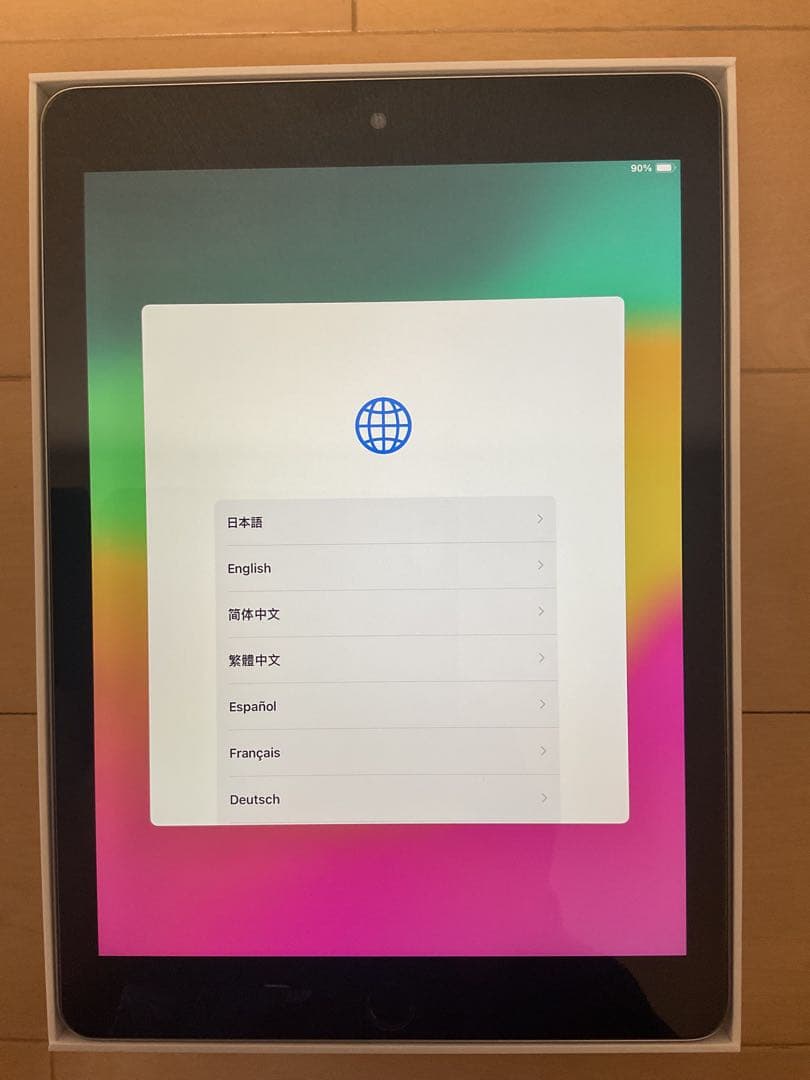 Apple iPad Wifi本体シルバー 第6世代　充電器・USBケーブル付き