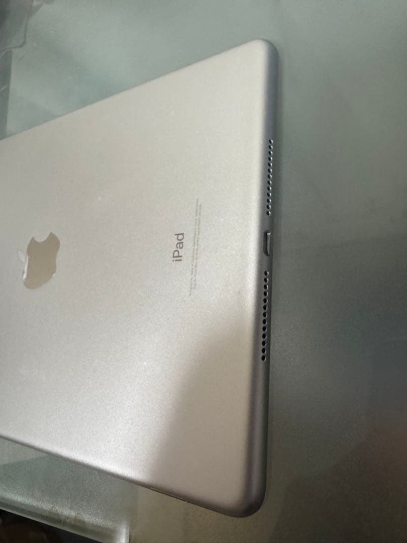 iPad 第6世代 9.7インチ 32GB Wi-Fi＋Cellularモデル