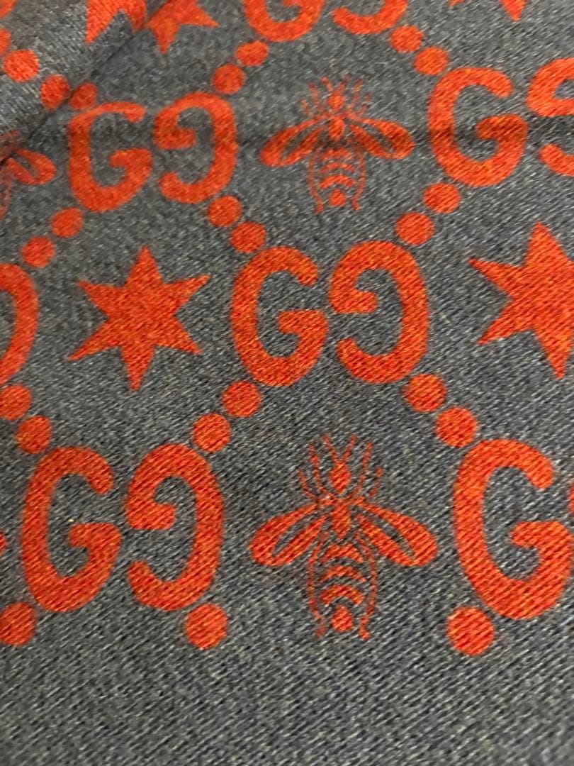 Gucci 大判マフラー 赤と青 星と蜂模様・美品