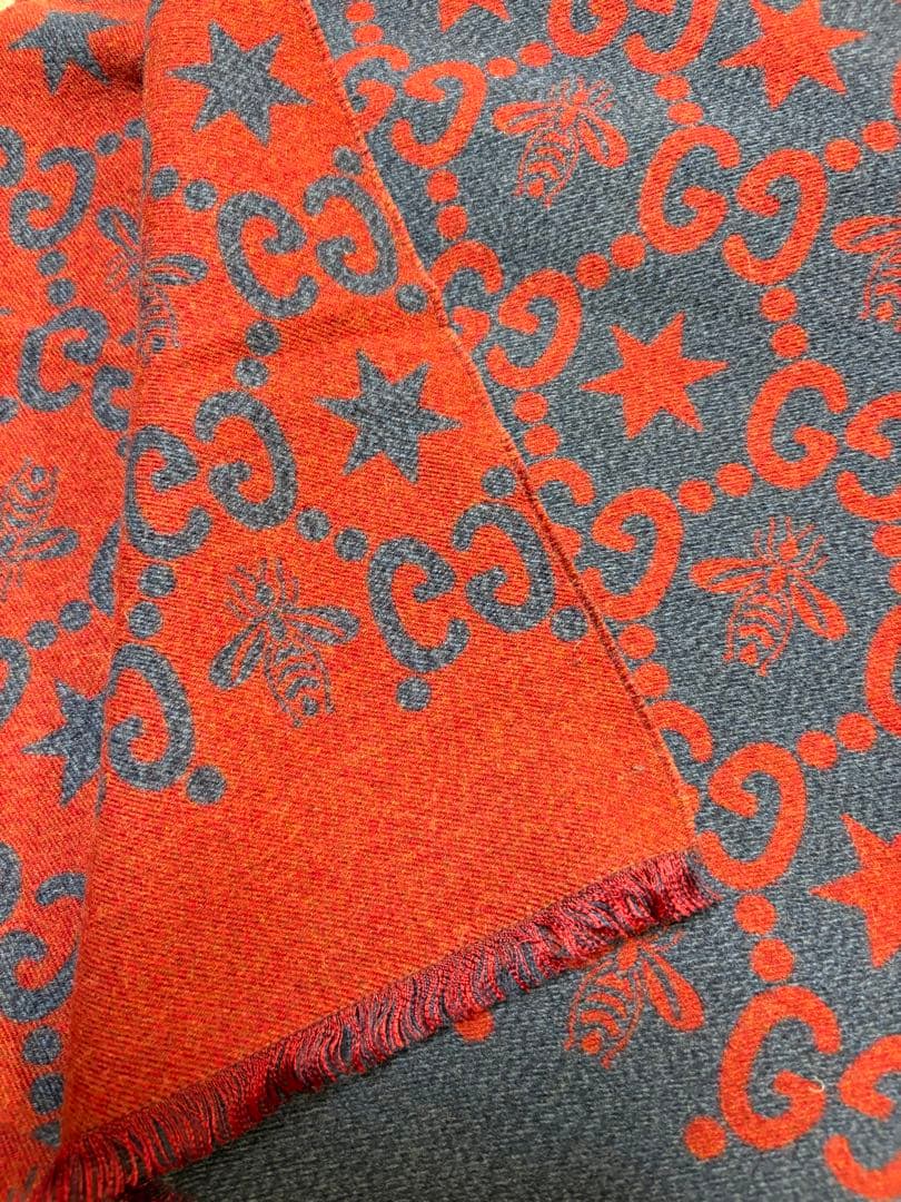 Gucci 大判マフラー 赤と青 星と蜂模様・美品