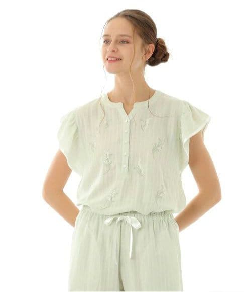 ◎新品未使用タグ付き　narue　ナルエー　パジャマ　すずらん刺繍　グリーン系