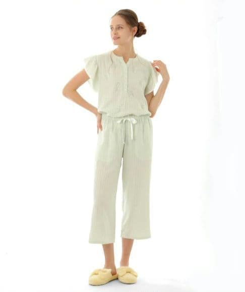 ◎新品未使用タグ付き　narue　ナルエー　パジャマ　すずらん刺繍　グリーン系