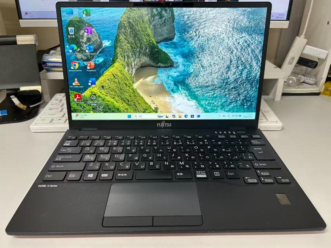 超軽量840g 富士通 LIFEBOOK U9311/M 美品 オフィスあり③
