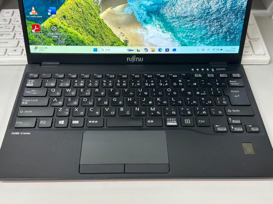 超軽量840g 富士通 LIFEBOOK U9311/M 美品 オフィスあり③