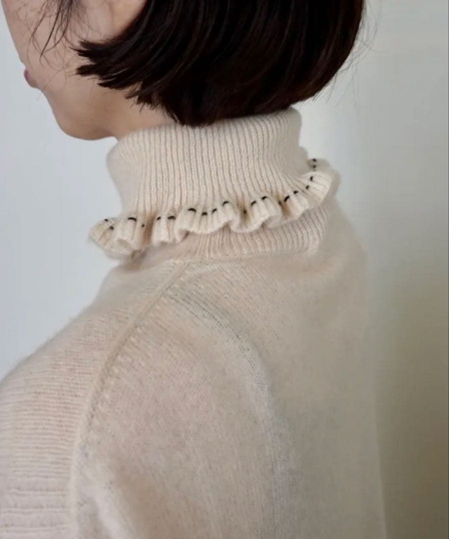 トワヴァーズVolant turtle neck カシミヤタートルネックセーター