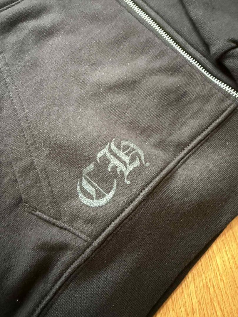 フローラルバックホースシュープリントジップパーカー