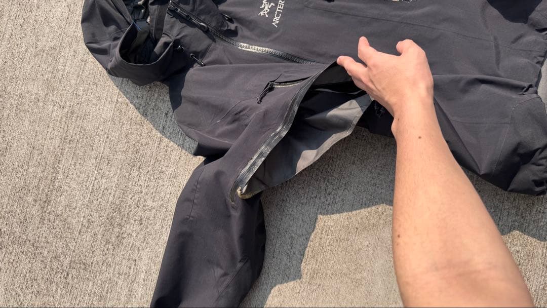 訳あり　ARC’TERYX THETA ARサイズXS ブラック