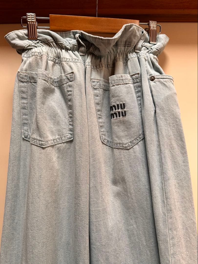 miumiuライトブルーデニムパンツ ウエストゴム
