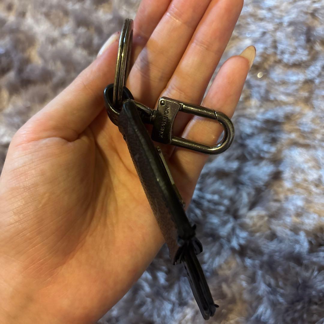 Louis Vuitton キーホルダー 黒 レザー