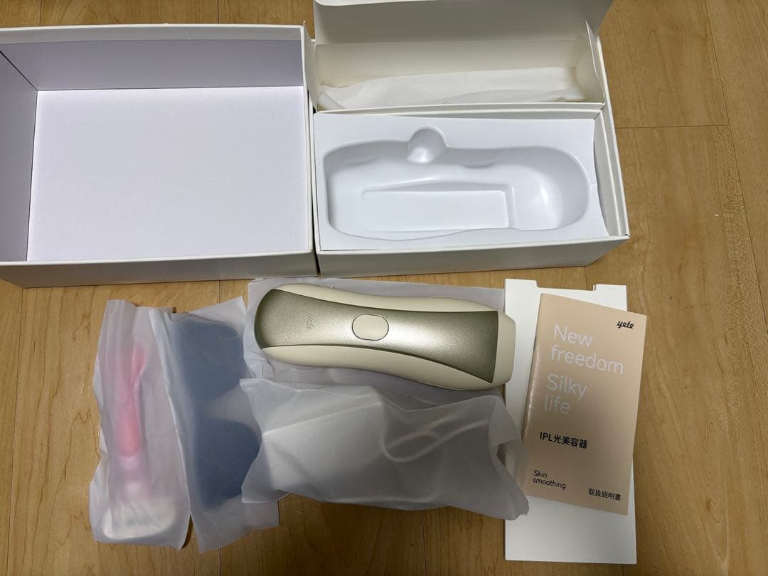 yete 脱毛器　クリーム色