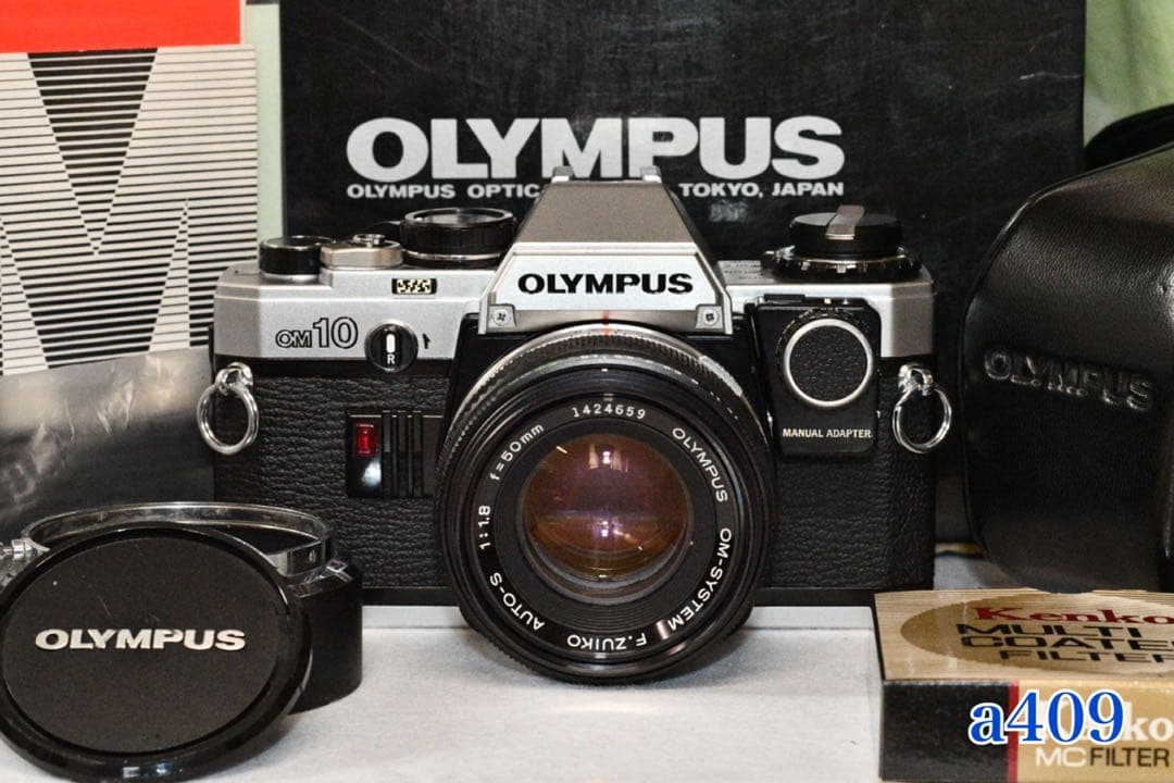 《極美品》OLYMPUS OM10+標準レンズ+付属品多数　a409