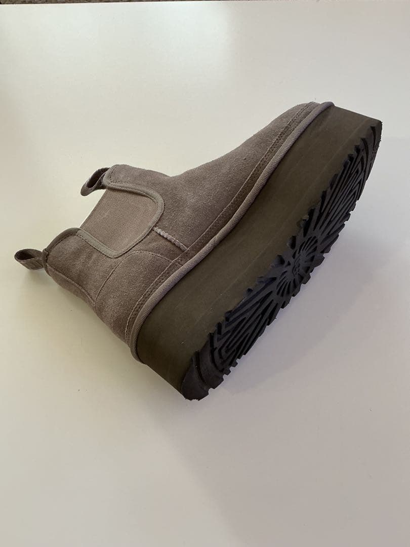 UGG 厚底　サイドゴアブーツ　USA サイズ８ (25cmになります)美品です