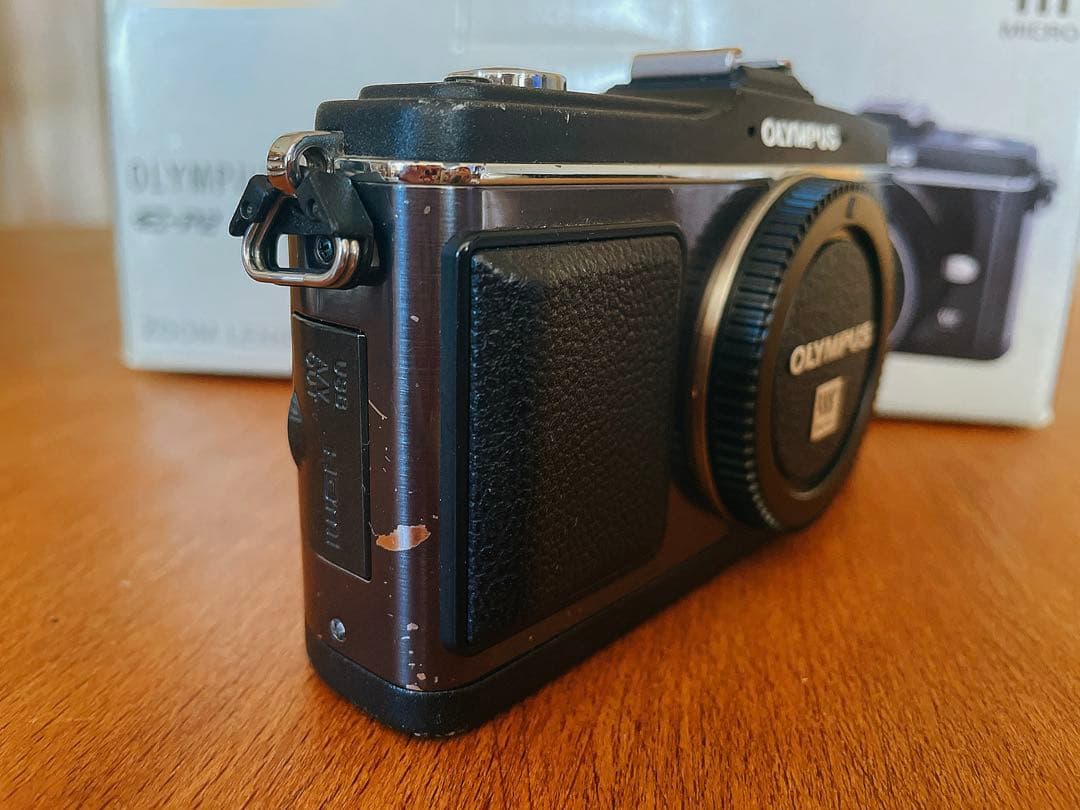 OLYMPUS PEN E-P2 ボディ
