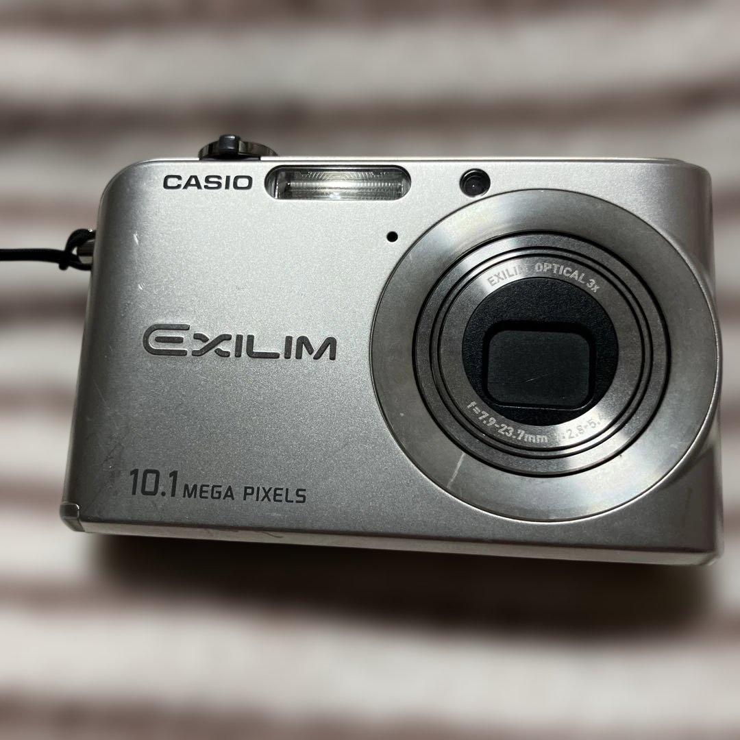【週末セール】CASIO EXILIM 10.1メガピクセルデジタルカメラ