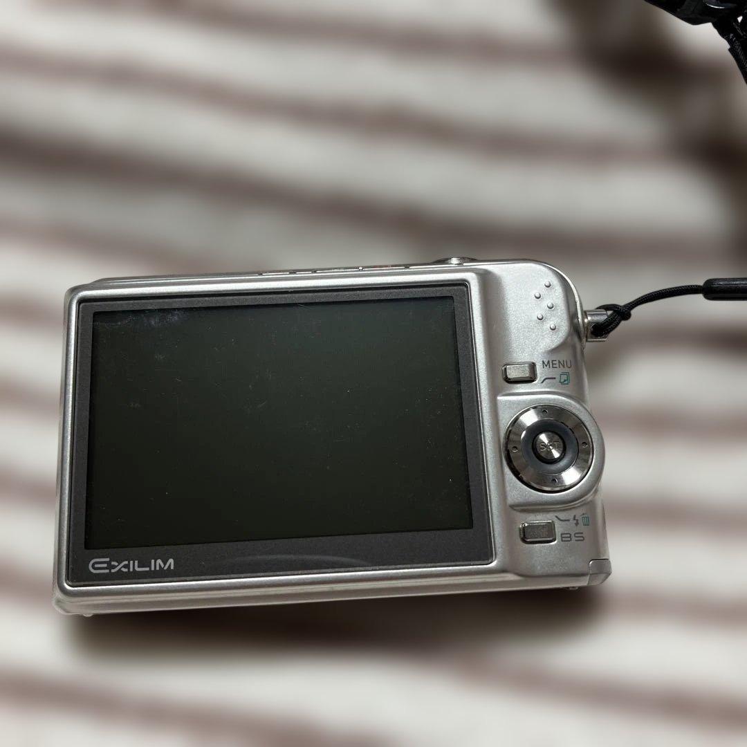 【週末セール】CASIO EXILIM 10.1メガピクセルデジタルカメラ